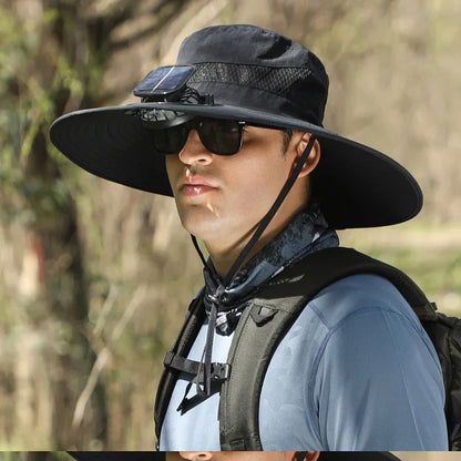 Hatt med integrert solcellevifte 