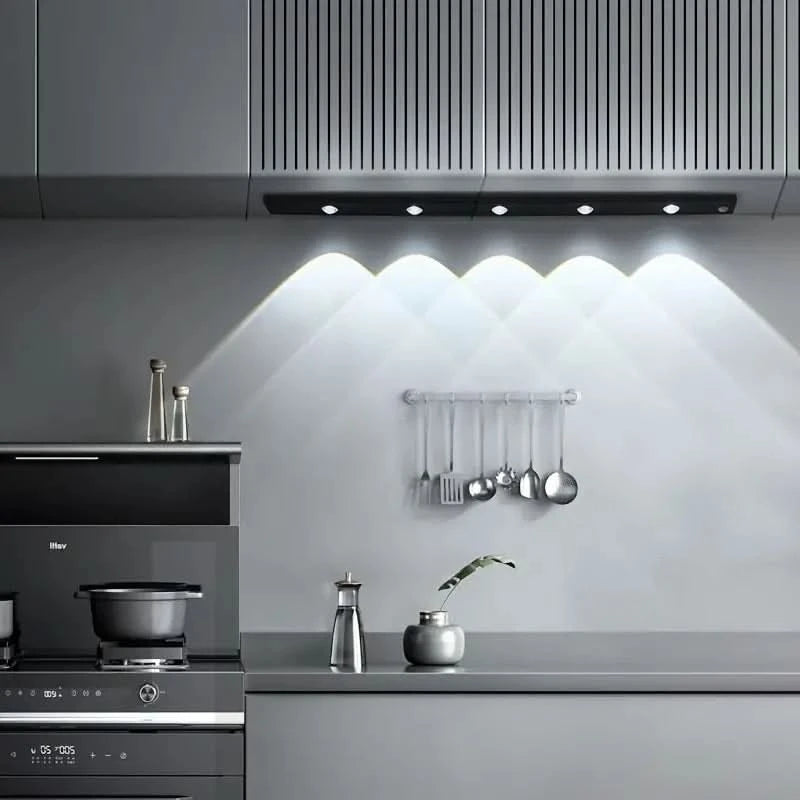 LED-Lampe mit intelligentem Bewegungssensor und Klebefunktion 