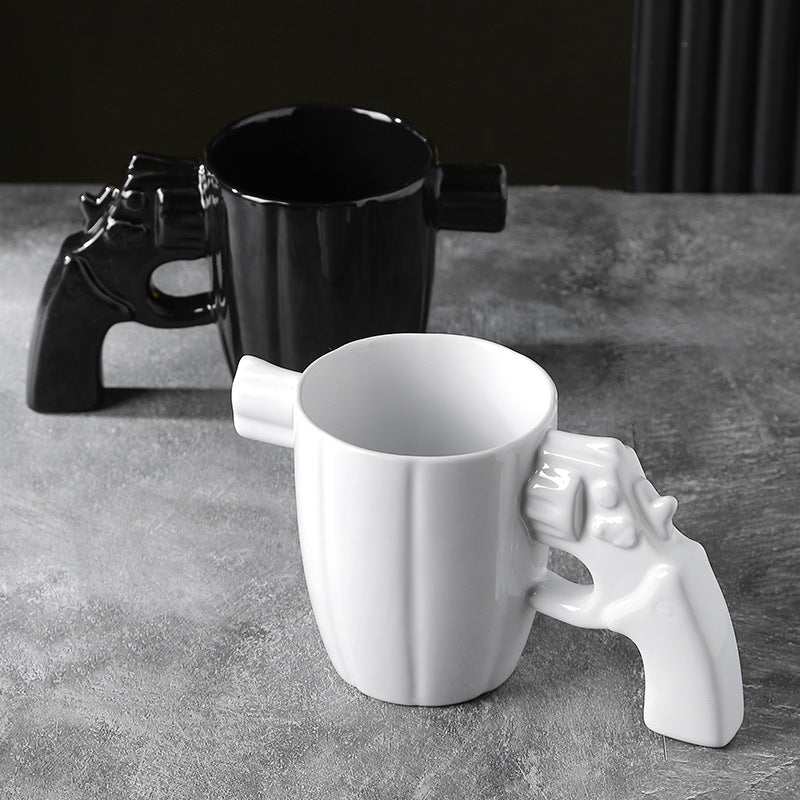 Tasse design avec poignée pistolet ultra originale