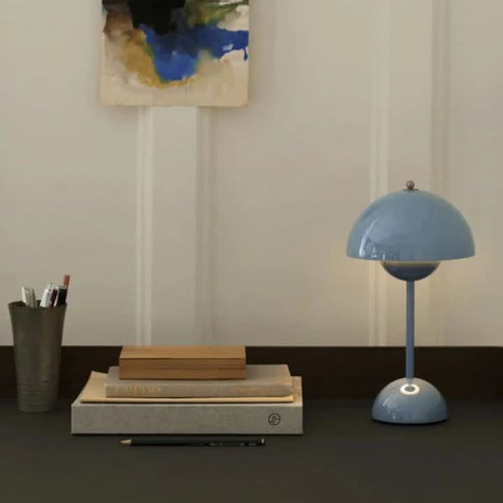 Moderná LED stolná lampa, bezdrôtová a stmievateľná 
