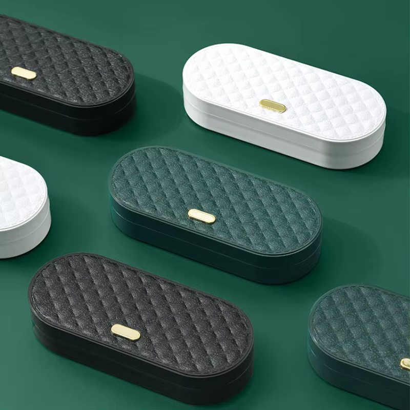 Compact naai-kit met gebruiksklare accessoires 