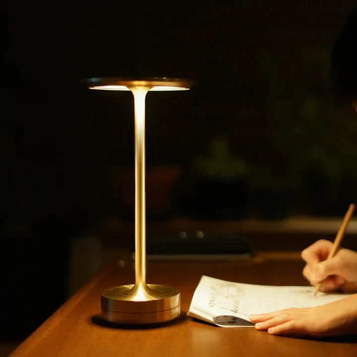 Trådlös LED-lampa med elegant och taktil design 